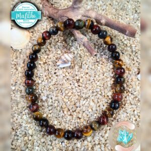 Je vous ai composé soigneusement avec des perles  NATURELLES d'une qualité  ''EXTRA'' ce bracelet spécial PROTECTION de ma gamme ''MaLitho'' avec LES 3 ''OEIL DE TIGRE''... OEIL DE TIGRE (œil de tigre jaune) bouclier de protection contre les énergies négatives, aide à la détente, donne la confiance en soi et l'assurance, OEIL DE FAUCON (œil de tigre bleu) protège DU MAUVAIS OEIL ET DE LA MAGIE ET OEIL DE TAUREAU (œil de tigre rouge) également très PUISANT EN PROTECTION CONTRE TOUTE ÉNERGIES NÉGATIVES mais qui vous donnera en plus  de L'ÉNERGIE ET DE LA FORCE. Lire les descriptions et explications en détails des bienfaits de ces pierres  dans la page ''recherche par catégorie de pierres''.