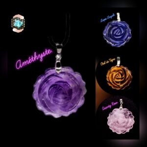 Pendentifs ''ROSE SCULPTÉE'' en AMÉTHYSTE, LAPIS LAZULI, OEIL DE TIGRE ou QUARTZ ROSE de chez BIJOUX, PIERRES ET  BIEN-ÊTRE.