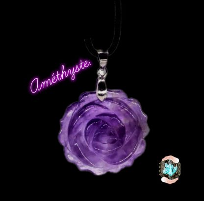 Pendentifs ''ROSE SCULPTÉE'' en AMÉTHYSTE, LAPIS LAZULI, OEIL DE TIGRE ou QUARTZ ROSE de chez BIJOUX, PIERRES ET  BIEN-ÊTRE. – Image 2